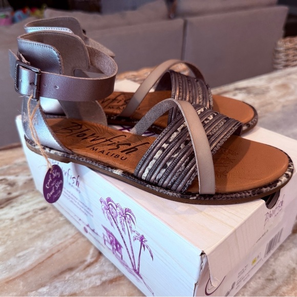 NIB Women’s BLOWFISH Rosey sandals- smoke multi/pewter color. Size 9 - Picture 3 of 8